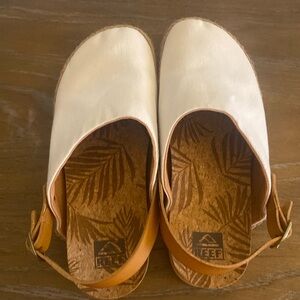 Reef white and tan clogs size 10